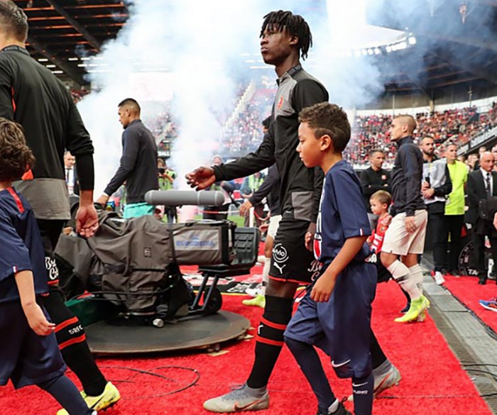 Real, Barca, Bayern theo đuổi Eduardo Camavinga - Bóng Đá