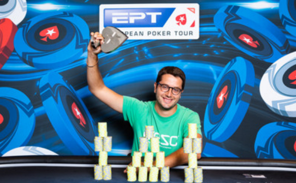 Pique hạng 2, Vidal hạng 6 ở giải Poker (ảnh) - Bóng Đá