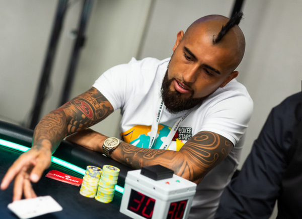 Pique hạng 2, Vidal hạng 6 ở giải Poker (ảnh) - Bóng Đá