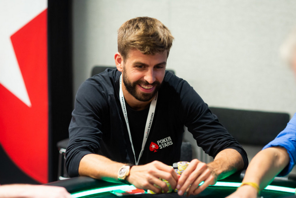 Pique hạng 2, Vidal hạng 6 ở giải Poker (ảnh) - Bóng Đá