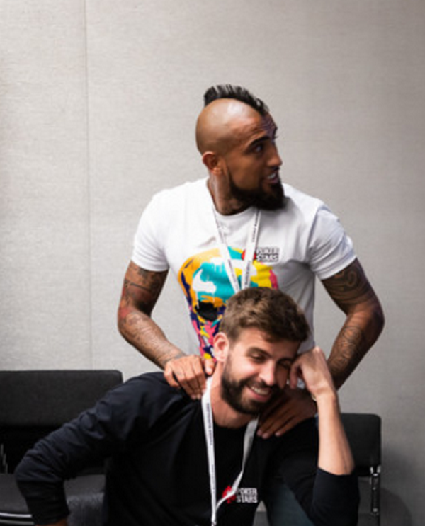 Pique hạng 2, Vidal hạng 6 ở giải Poker (ảnh) - Bóng Đá