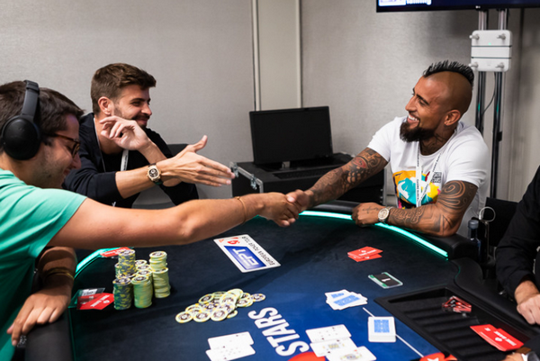 Pique hạng 2, Vidal hạng 6 ở giải Poker (ảnh) - Bóng Đá