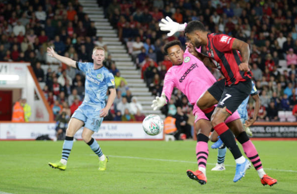 Thủ thành 20 tuổi Premier League gây sốc, cản phá toàn bộ loạt penalty - Bóng Đá