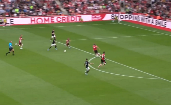 Trước khi phá lưới De Gea, Vestergaard đã làm điều 'đáng sợ' với trọng tài - Bóng Đá