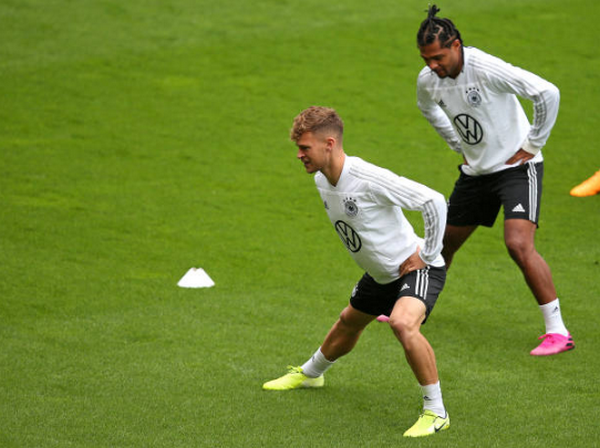 Đức tập luyện - Bóng Đá