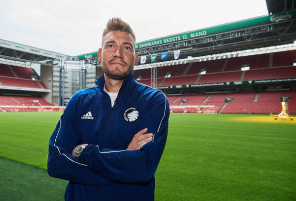 Ngày đầu tập luyện, 'Lord' Bendtner đã muốn làm HLV - Bóng Đá