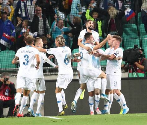 Lewandowski vô hình, đội nhà thua sốc ở vòng loại EURO - Bóng Đá