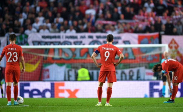 Lewandowski tiếp tục 'tệ hại', Ba Lan đã cảm thấy 'lạnh gáy' - Bóng Đá