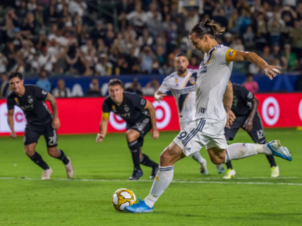 Ibrahimovic sút hỏng penalty và lập hattrick - Bóng Đá