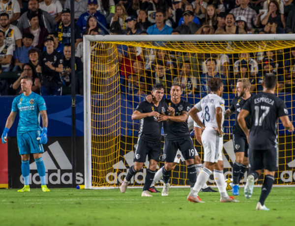 Ibrahimovic sút hỏng penalty và lập hattrick - Bóng Đá