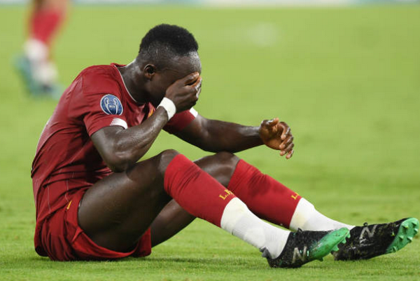 Cận cảnh 3 pha cứu thua như 'siêu nhân' của Adrian - Bóng Đá