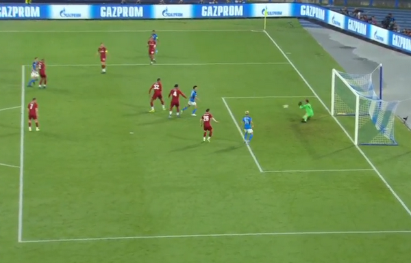 Cận cảnh 3 pha cứu thua như 'siêu nhân' của Adrian - Bóng Đá