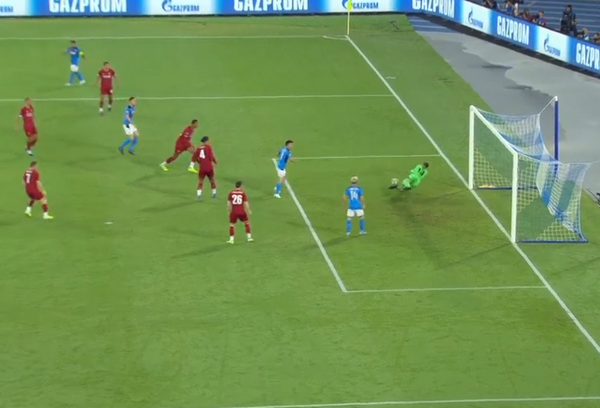 Cận cảnh 3 pha cứu thua như 'siêu nhân' của Adrian - Bóng Đá