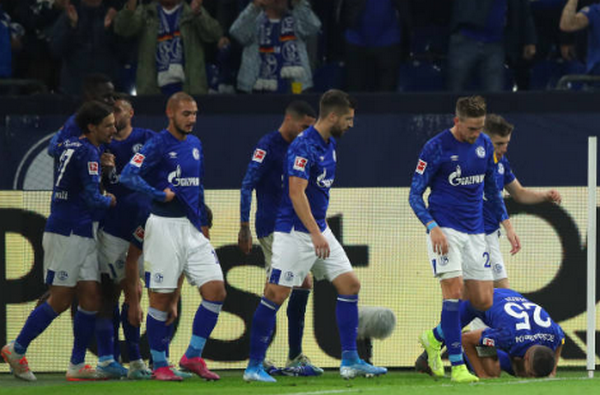 Vỡ òa phút 89, 'đối thủ cũ' của Quang Hải đưa Schalke lên hạng nhì - Bóng Đá