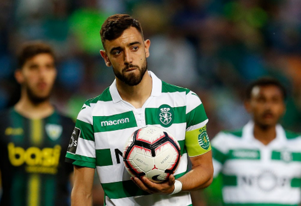 Ăn thẻ đỏ, Bruno Fernandes có hành động khó tin - Bóng Đá