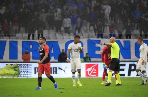 Hai phút ngắn ngủi, 3 cầu thủ Ligue 1 rủ nhau 'ăn' thẻ đỏ' (Marseille vs Montpellier) - Bóng Đá