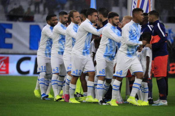Hai phút ngắn ngủi, 3 cầu thủ Ligue 1 rủ nhau 'ăn' thẻ đỏ' (Marseille vs Montpellier) - Bóng Đá
