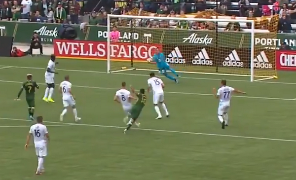 Cản phá 9 cú sút trong vòng cấm, cựu thủ môn Arsenal nhận điểm 10 hoành tráng - Bóng Đá