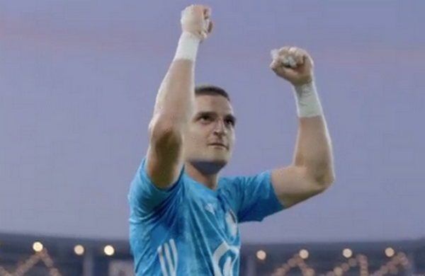 Cản phá 9 cú sút trong vòng cấm, cựu thủ môn Arsenal nhận điểm 10 hoành tráng - Bóng Đá