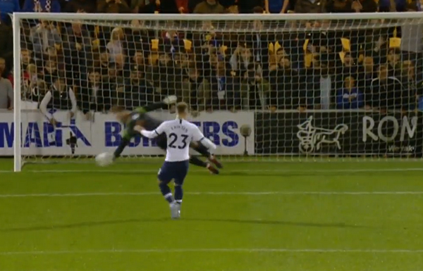 Sao muốn ra đi sút hỏng penalty, Tottenham cay đắng bị loại bởi đội Hạng Ba - Bóng Đá