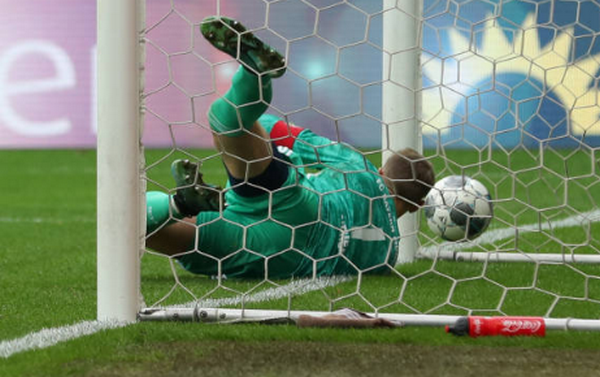 Siêu tân binh tiếp tục nổ súng, Bayern nghẹt thở đánh chiếm ngôi đầu - Bóng Đá