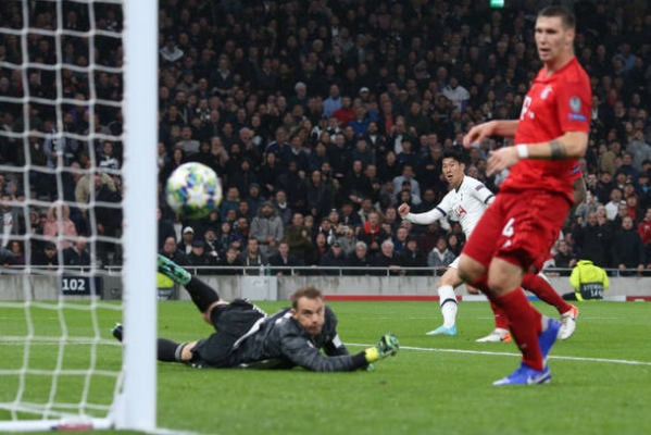 Thua 'tối tăm mặt mũi', đây là thái độ của Pochettino khi bắt tay sau trận - Bóng Đá