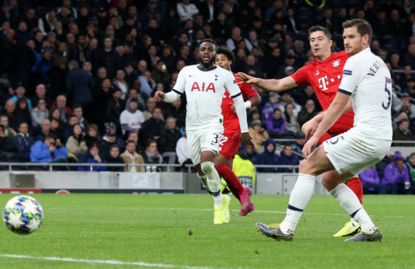 Thua 'tối tăm mặt mũi', đây là thái độ của Pochettino khi bắt tay sau trận - Bóng Đá