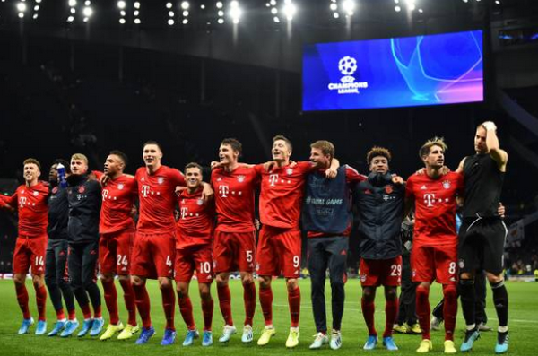 Thua 'tối tăm mặt mũi', đây là thái độ của Pochettino khi bắt tay sau trận - Bóng Đá