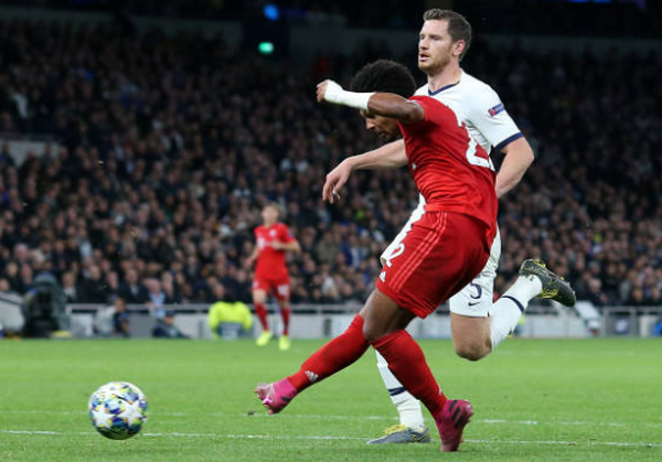 Thua 'tối tăm mặt mũi', đây là thái độ của Pochettino khi bắt tay sau trận - Bóng Đá