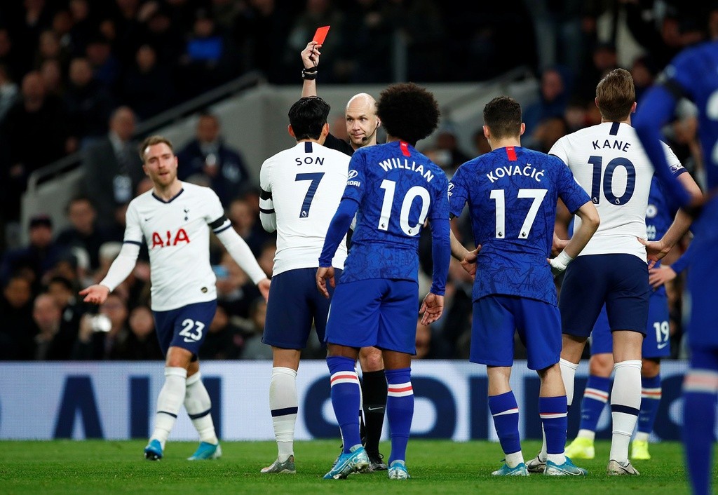 SỐC! Cùng 1 pha bóng, Son Heung-min bị thẻ đỏ còn Maguire vô sự - Bóng Đá