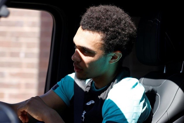 Mohamed Salah, Virgil van Dijk and rest of Liverpool squad arrive for training - in pictures - Bóng Đá