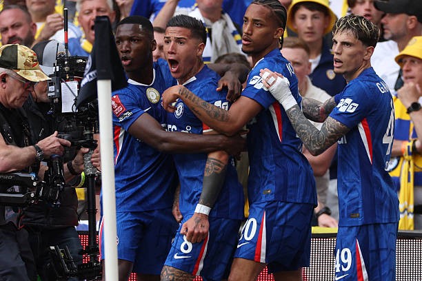 Chelsea vẫn còn cơ hội giành danh hiệu. 