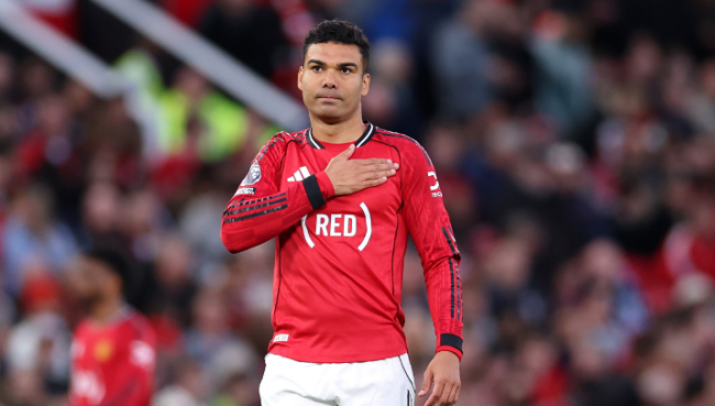 Casemiro thể hiện tình yêu với MU.