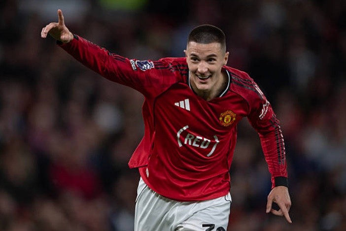 MU tiến gần hơn đến tấm vé dự Champions League.