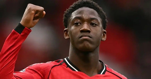 Mainoo tiếp tục thể hiện ấn tượng.