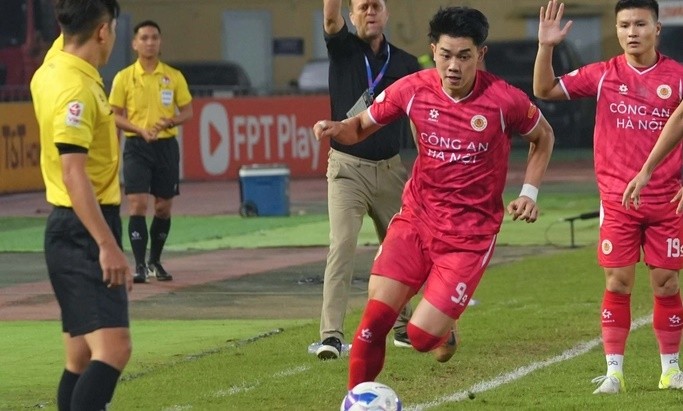 Những lời nhận xét có phần ''gai góc'' của HLV cũ đã giúp Đình Bắc ngày càng tiến bộ.