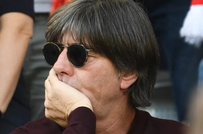 Chấm dứt tranh cãi, Low hành động khó ngờ với Ter Stegen - Bóng Đá