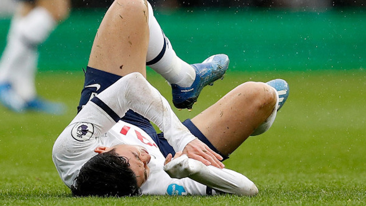 Son Heung-min đăng đàn về cánh tay 