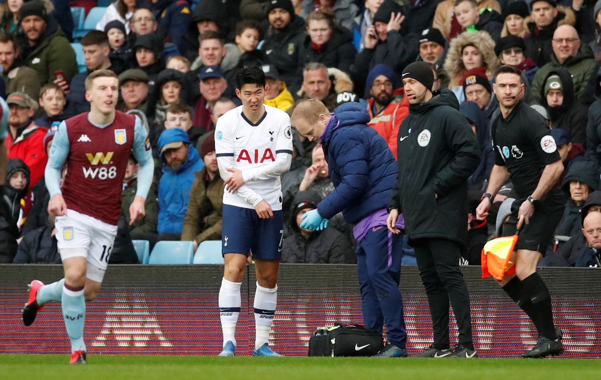 Son Heung-min đăng đàn về cánh tay 