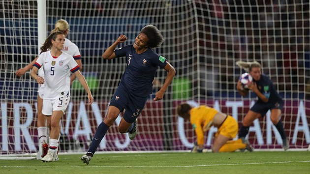 ảnh trận: Nữ Pháp - Mỹ (sáng lên) - Bóng Đá