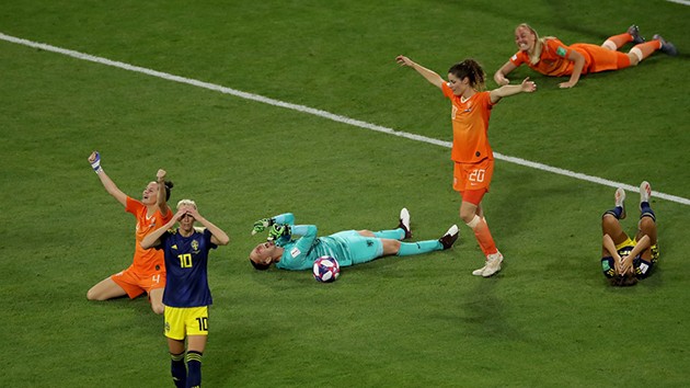 ẢNH SAU TRẬN: NỮ THỤY ĐIỂN - NỮ HÀ LAN (SÁNG LÊN) - Bóng Đá