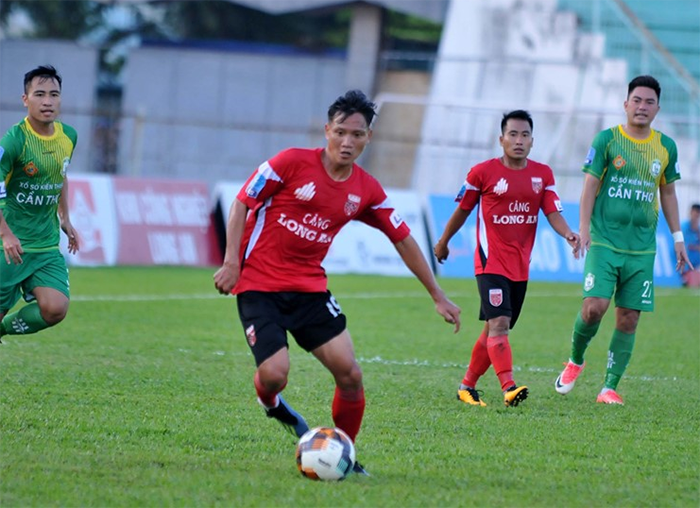 Trần Ngọc Phương: Đôi chân cần cù và trái tim thuỷ chung với CLB Long An - Bóng Đá