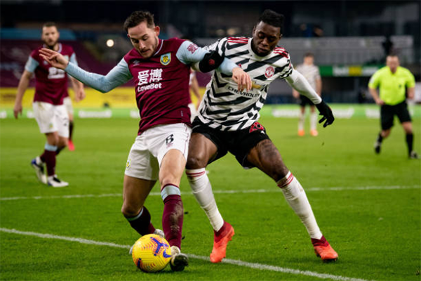 Thắng Burnley, Man Utd tái hiện mùa giải thần thánh 2012/13 thời Sir Alex - Bóng Đá