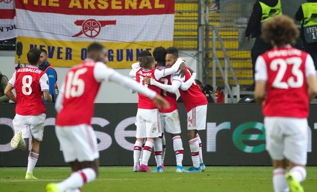 Điều gì đang xảy ra với Mesut Ozil? - Bóng Đá