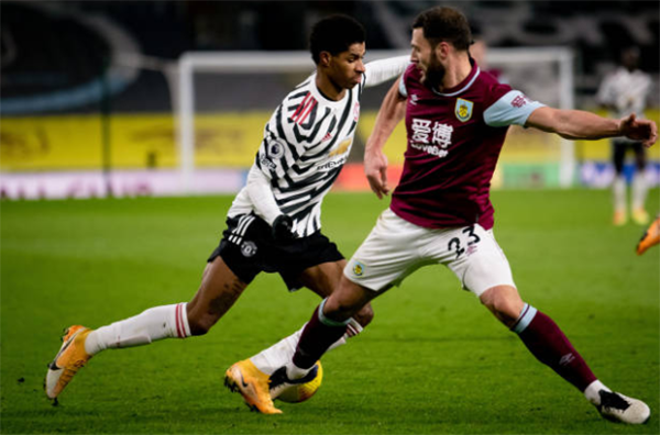 Thắng Burnley, Man Utd tái hiện mùa giải thần thánh 2012/13 thời Sir Alex - Bóng Đá