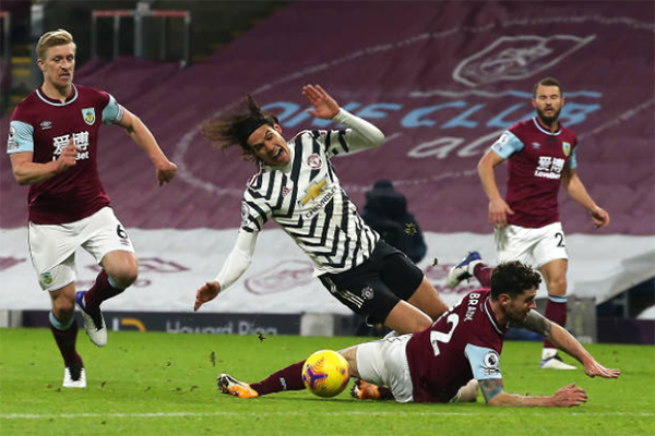 Thắng Burnley, Man Utd tái hiện mùa giải thần thánh 2012/13 thời Sir Alex - Bóng Đá