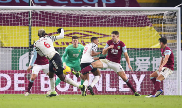 Thắng Burnley, Man Utd tái hiện mùa giải thần thánh 2012/13 thời Sir Alex - Bóng Đá