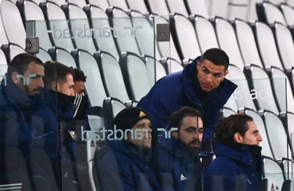 Cristiano Ronaldo fools 4 Genoa players with tricks to create chance that led to winner for Juventus from debutant Hamza Rafia vs Genoa - Bóng Đá