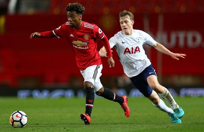 Chelsea interested in signing Manchester United wonderkid Angel Gomes  - Bóng Đá