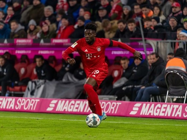 Chỉ 2 trận đấu, Alphonso Davies đã khiến Robertson phải cẩn thận - Bóng Đá